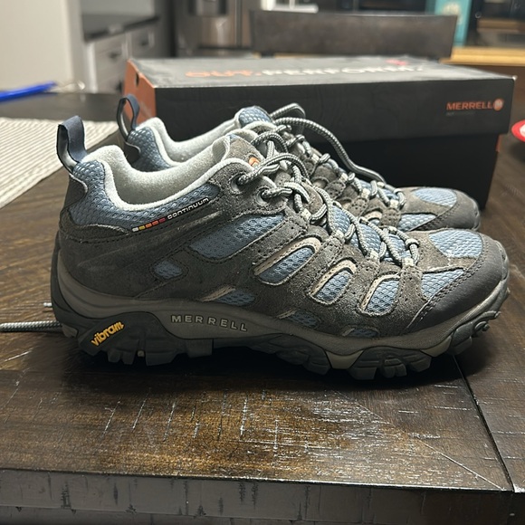 Merrill hiking shoes - Picture 2 of 5